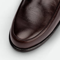 Nida Dark Brown Leather Loafers – Toe Close-Up View – POEVE Collection
