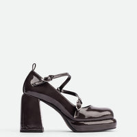 Denky Grey Patent Leather Pumps – Side View – POEVE Collection