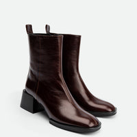 Tangy Dark Brown Crinkled High-Gloss Leather Ankle Boots – Angled View – POEVE Collection