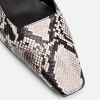 Dalie Snake-Embossed Leather Pump – Toe Close-up View – POEVE Collection