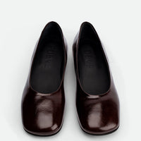 Emery Brown Crinkled Patent Leather Ballerinas – Top View – POEVE Collection