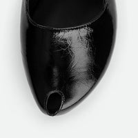 Nebula Black Crinkled Leather Heel Sandals - Toe Close-up View - POEVE Collection