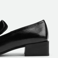 Gwen Black Crinkled High-Gloss Leather Loafers – Heel View – POEVE Collection