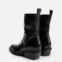 Elow Black Crinkled Glossy Leather Ankle Boots – Back View – POEVE Collection