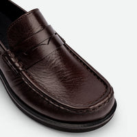 Vera Brown Leather Loafers - Toe Close-up View - POEVE Collection