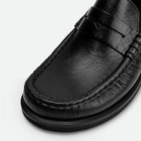 Vera Black Leather Loafers - Toe Close-up View - POEVE Collection