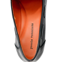 Axel Black Leather Loafers with Leather Tassels - Insole Logo Close-up View - POEVE Collection