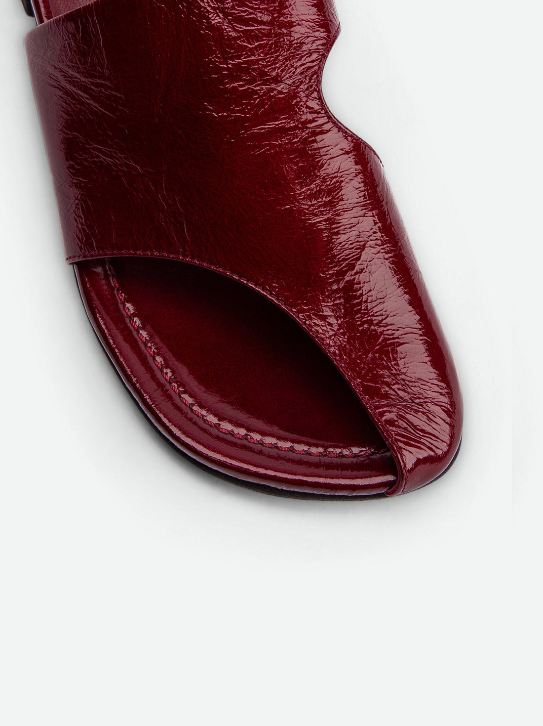 Melanie Dark Red Crinkled Patent Leather Mules - Toe Close-up View - POEVE Collection