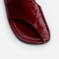 Melanie Dark Red Crinkled Patent Leather Mules - Toe Close-up View - POEVE Collection