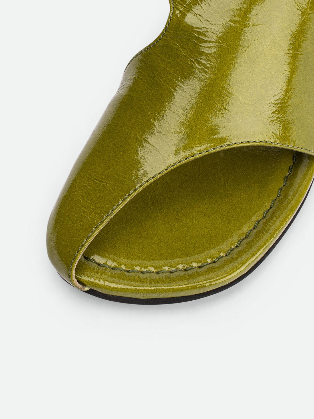Melanie Green Crinkled Patent Leather Mules - Toe Close-up View - POEVE Collection