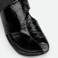 Melanie Black Crinkled Patent Leather Mules - Toe Close-up View - POEVE Collection