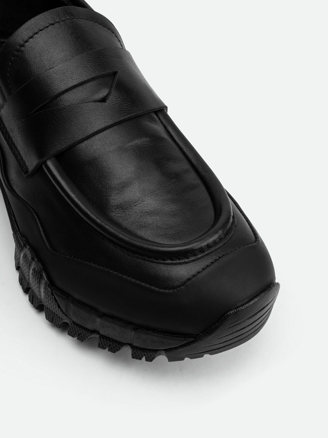 Alpi Black Leather Loafers - Made in Italy - Toe Close-Up View - POEVE Collection