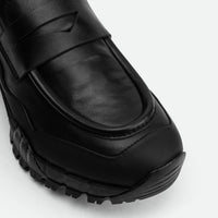 Alpi Black Leather Loafers - Made in Italy - Toe Close-Up View - POEVE Collection