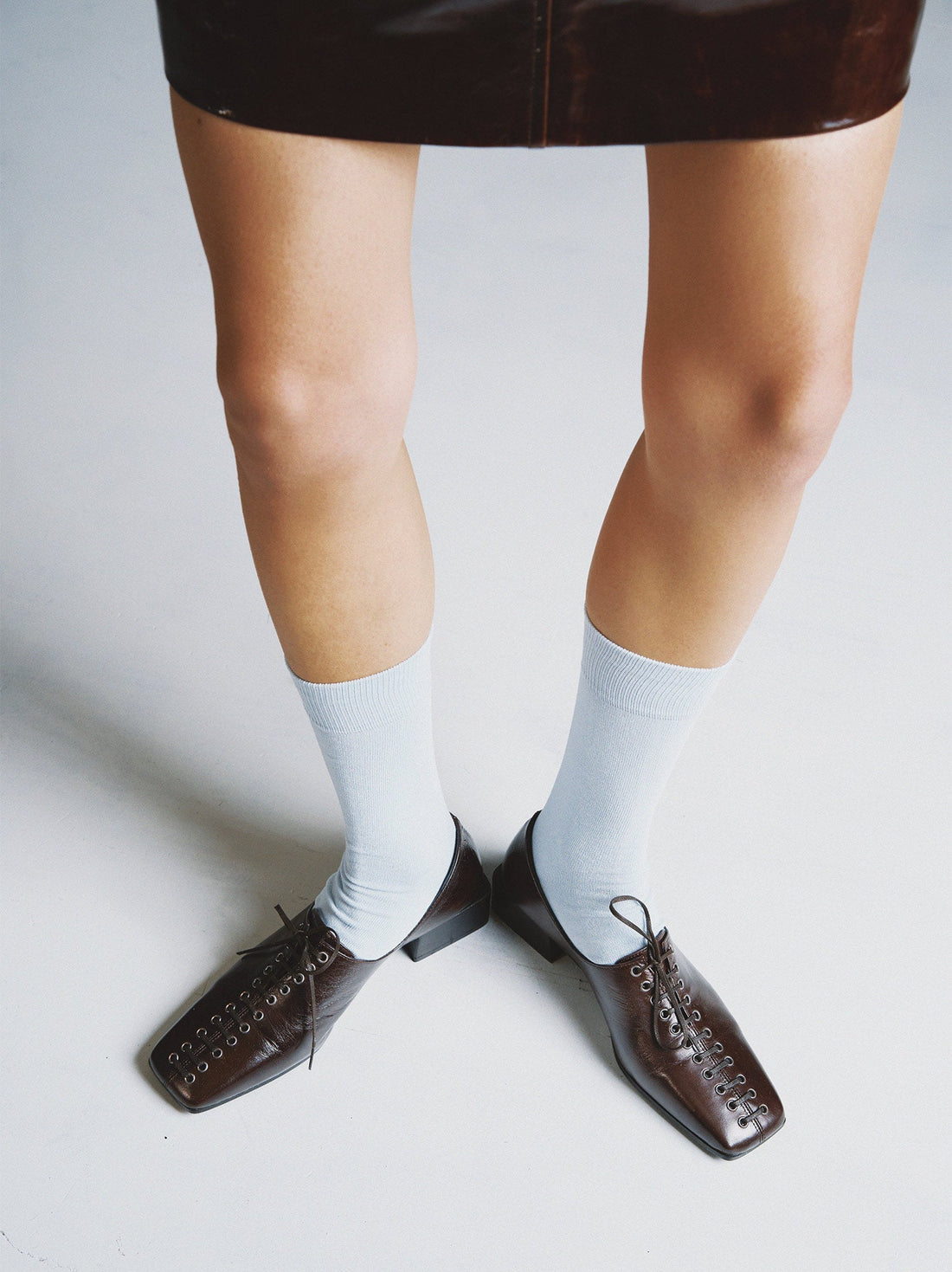 Andee Dark Brown Crinkled Glossy Leather Lace-Up Shoes – Campaign Photo – POEVE Collection