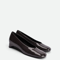 Myst Grey Patent Leather Heel Ballerinas - Angled Side View - POEVE Collection