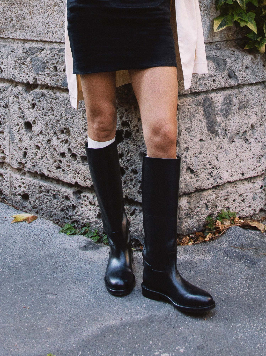 Eve Black Calf Leather Tall Boots – Campaign Photo – POEVE Collection