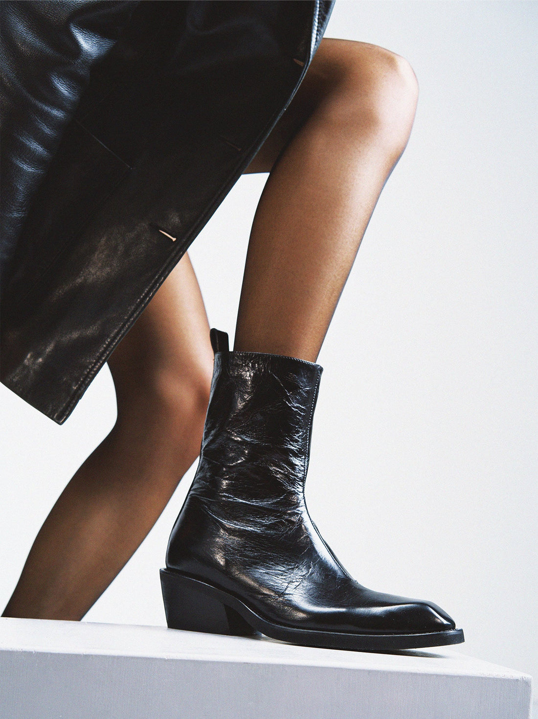Elow Black Crinkled Glossy Leather Ankle Boots – Campaign Photo – POEVE Collection