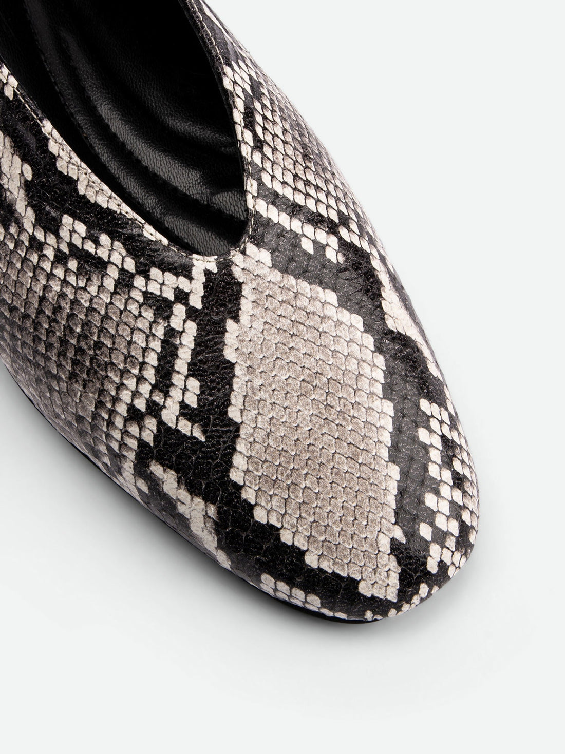 Reese Snake-Embossed Leather Ballet Flats – Toe Close-up View – POEVE Collection