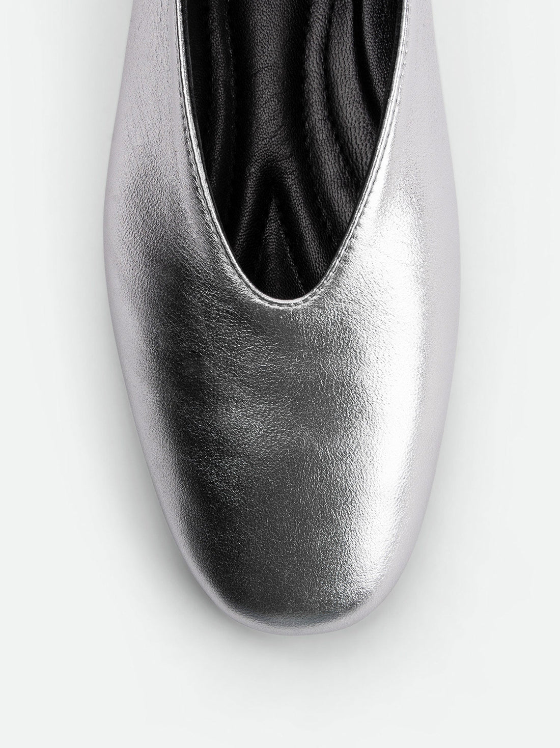 Reese Silver Laminated Leather Ballerinas - Toe Close-up View - POEVE Collection