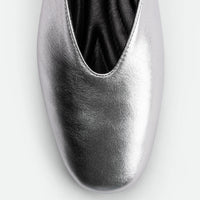 Reese Silver Laminated Leather Ballerinas - Toe Close-up View - POEVE Collection