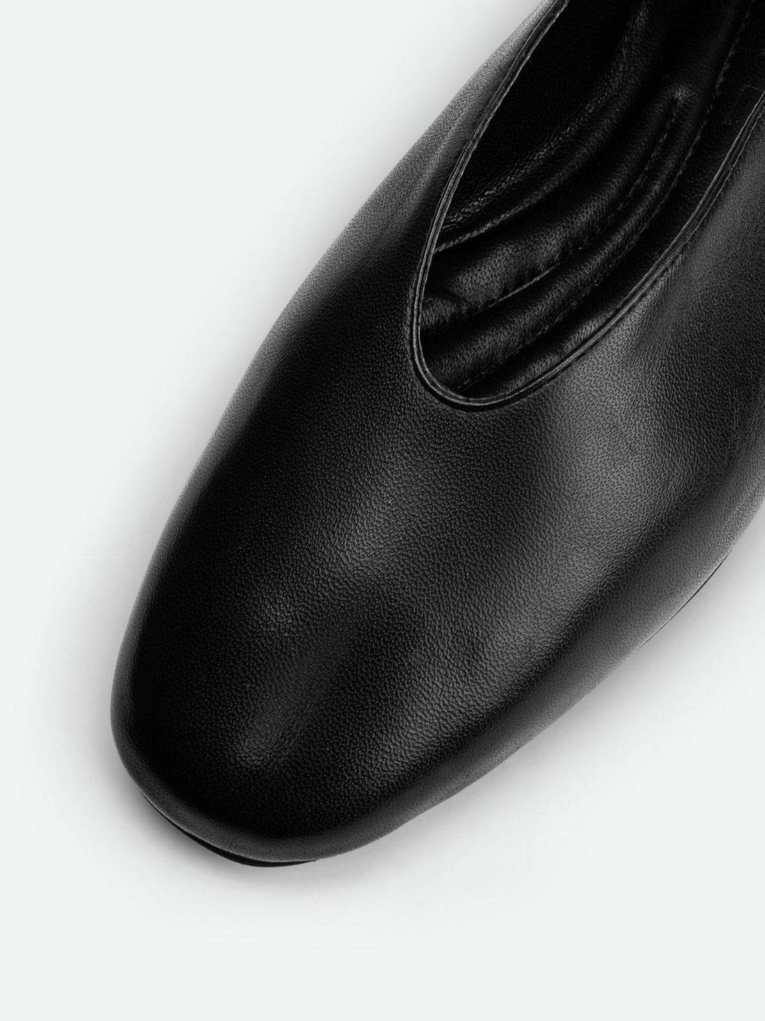Reese Black Nappa Leather Ballet Flats – Toe Close-up View – POEVE Collection