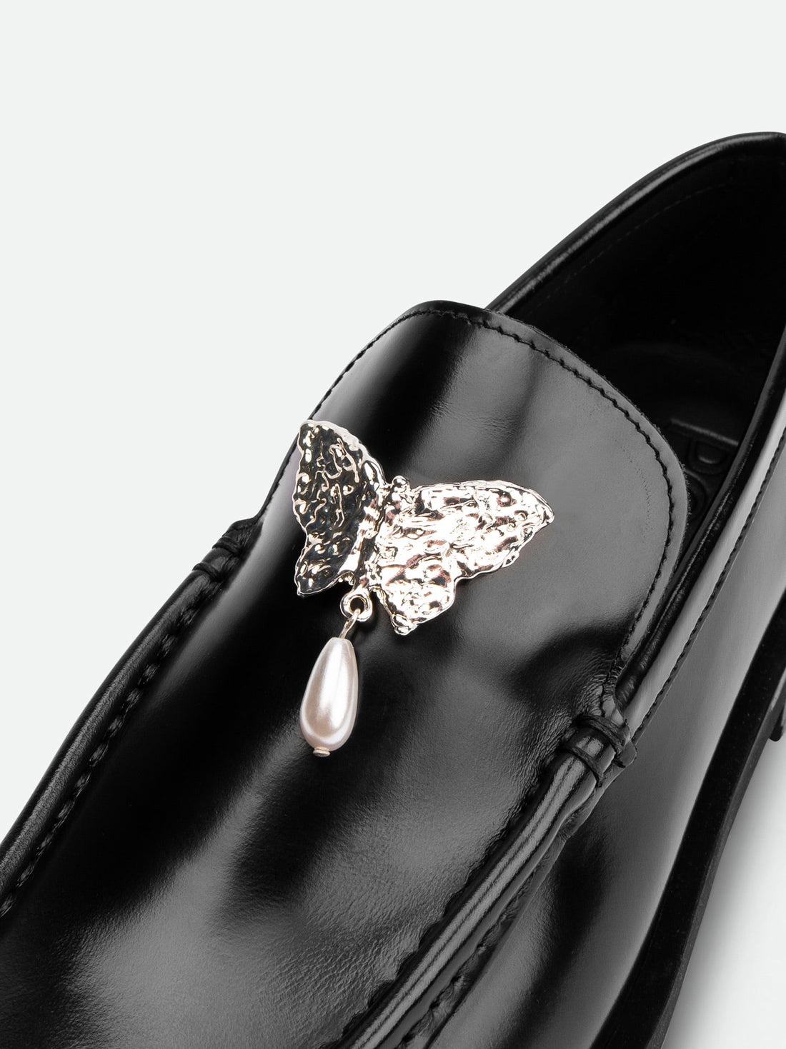 Gloria Black Brushed Leather Loafers - Detail Close-up View - POEVE x Beatriz Jardinha Collection