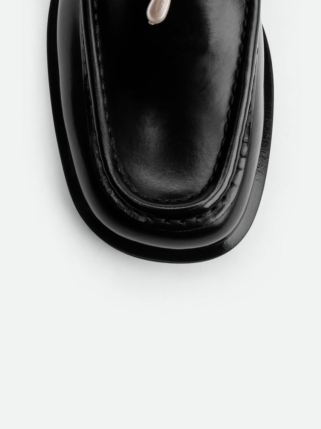 Gloria Black Brushed Leather Loafers - Toe Close-up View - POEVE x Beatriz Jardinha Collection