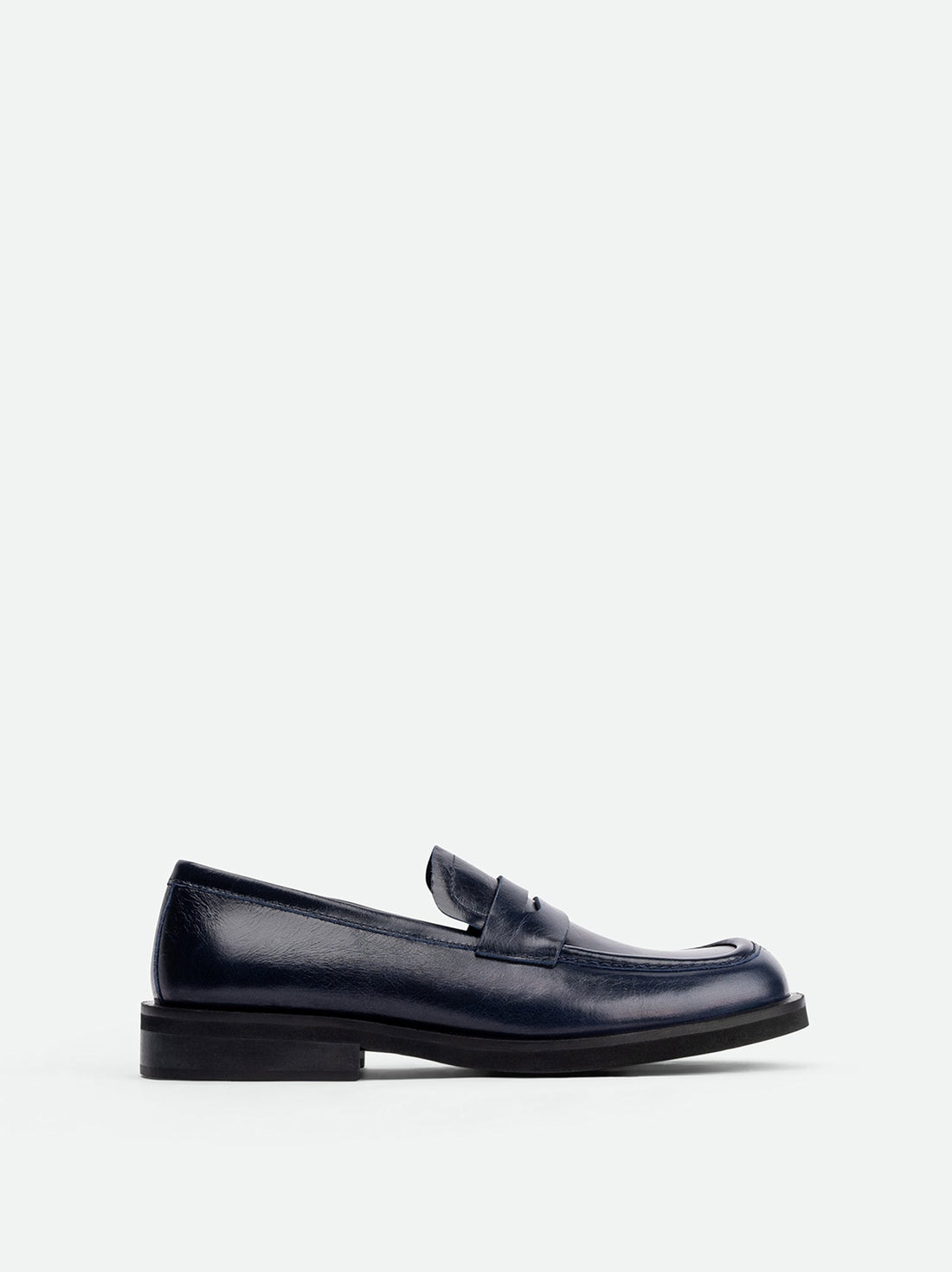 Senna Navy Blue High-Gloss Crinkled Leather Loafers – Side View – POEVE Collection