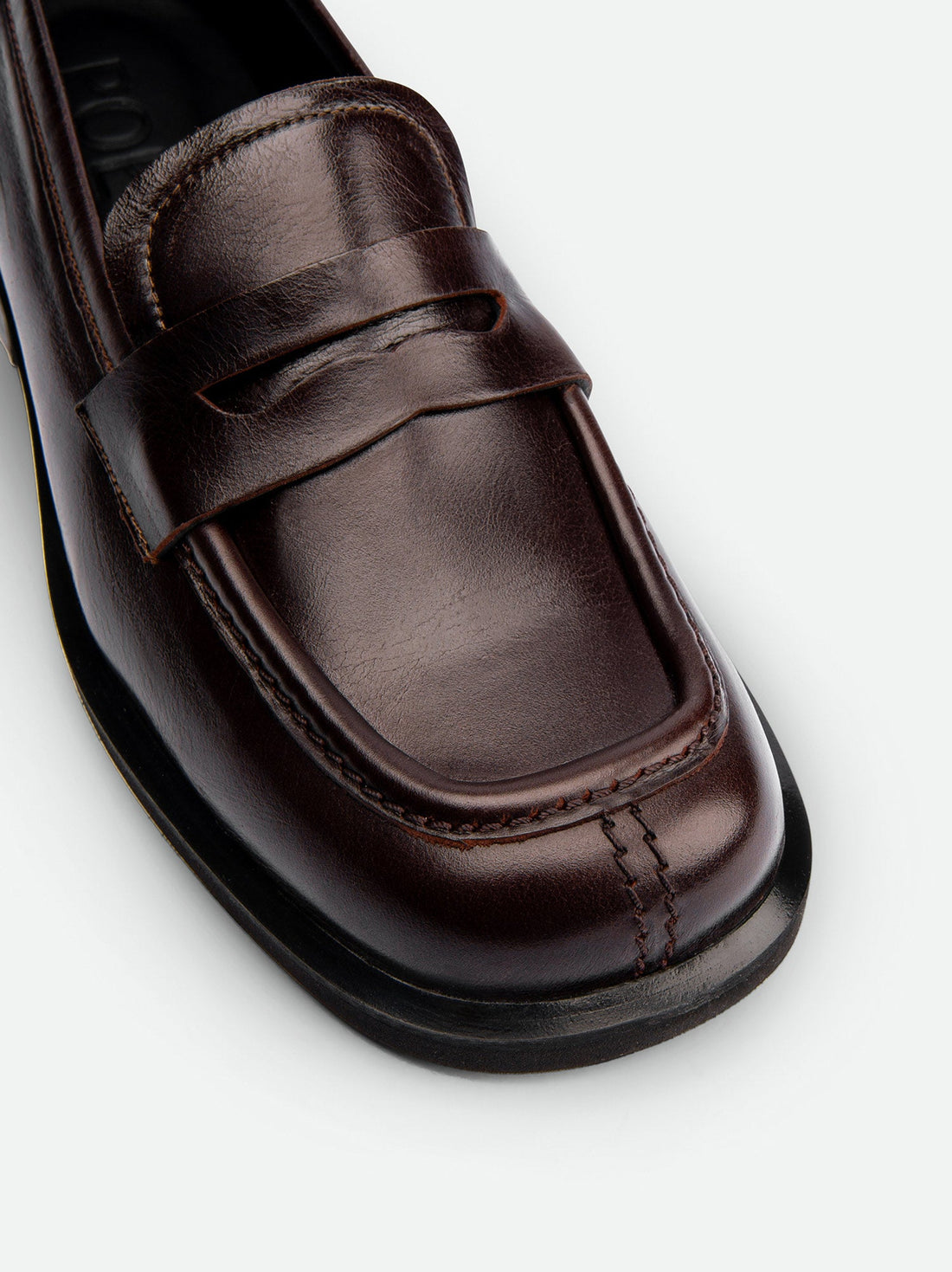Senna Dark Brown High-Gloss Crinkled Leather Loafers – Toe Close-Up View – POEVE Collection