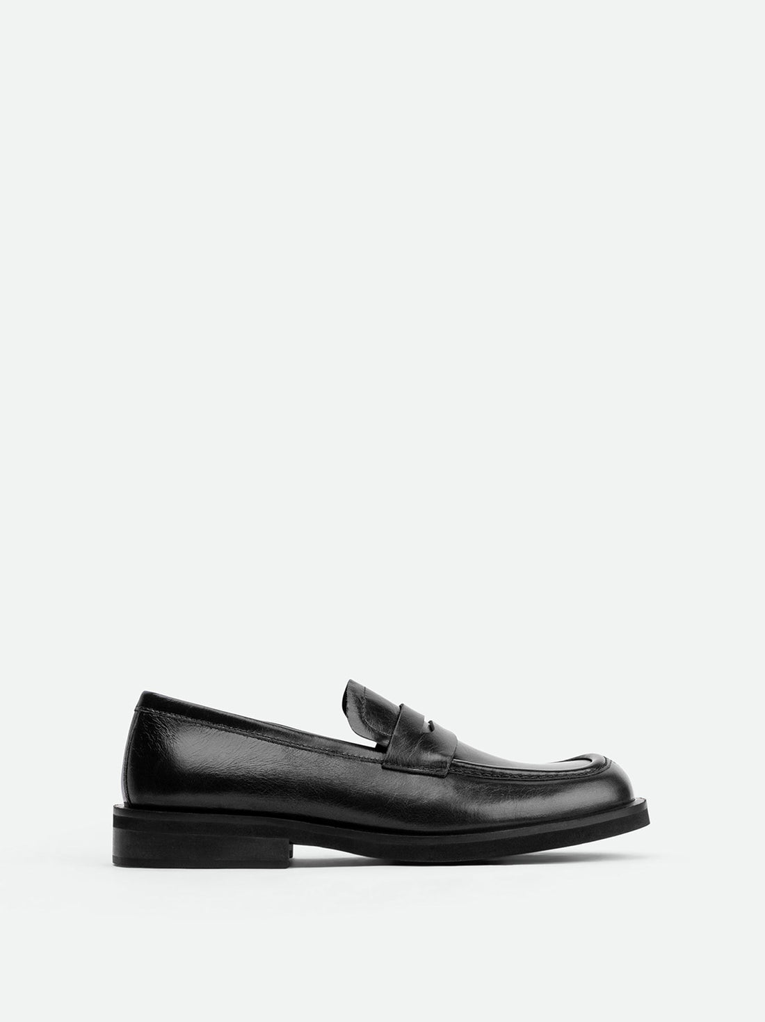 Senna Black High-Gloss Crinkled Leather Loafers – Side View – POEVE Collection