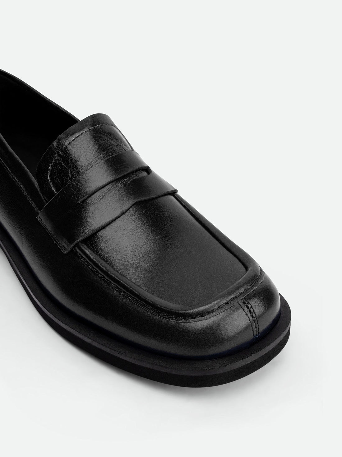 Senna Black High-Gloss Crinkled Leather Loafers – Toe Close-Up View – POEVE Collection
