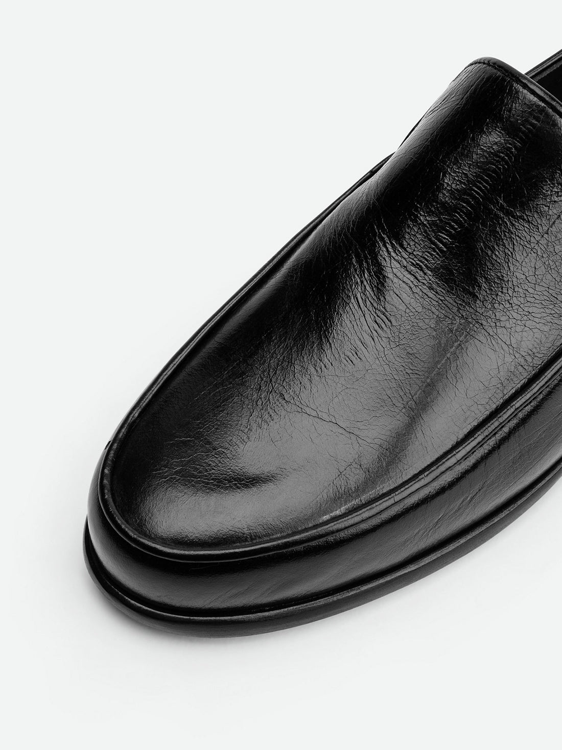 Nida Dark Brown Leather Loafers – Toe Close-Up View – POEVE Collection