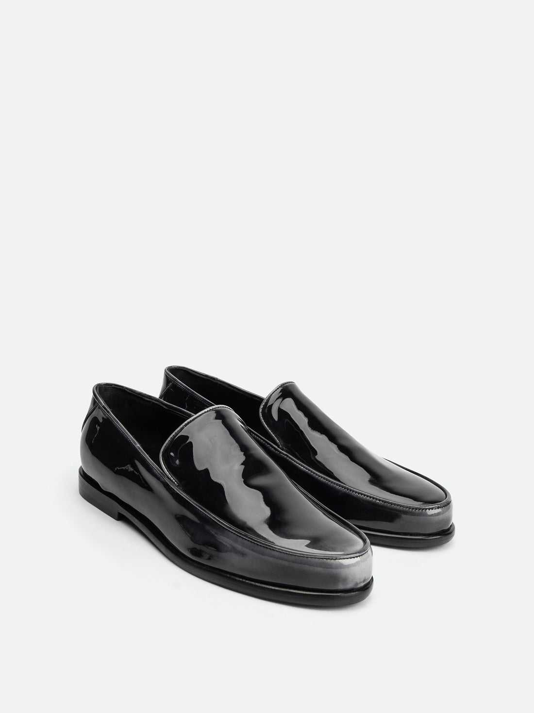 Nida Pull-Up Black-and-White Leather Loafers – Angled View – POEVE Collection