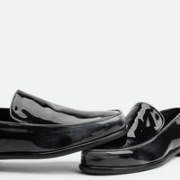 Nida Pull-Up Black-and-White Leather Loafers – Detail View – POEVE Collection