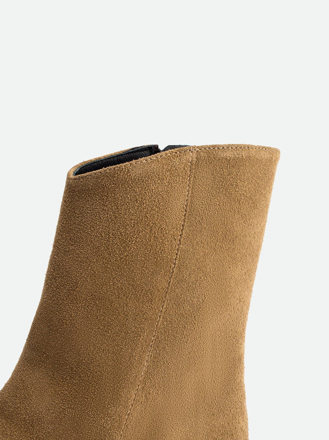 Luz Beige Crust Leather Ankle Boots – Detail View – POEVE Collection