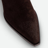 Luz Brown Crust Leather Ankle Boots – Toe Close-Up View – POEVE Collection