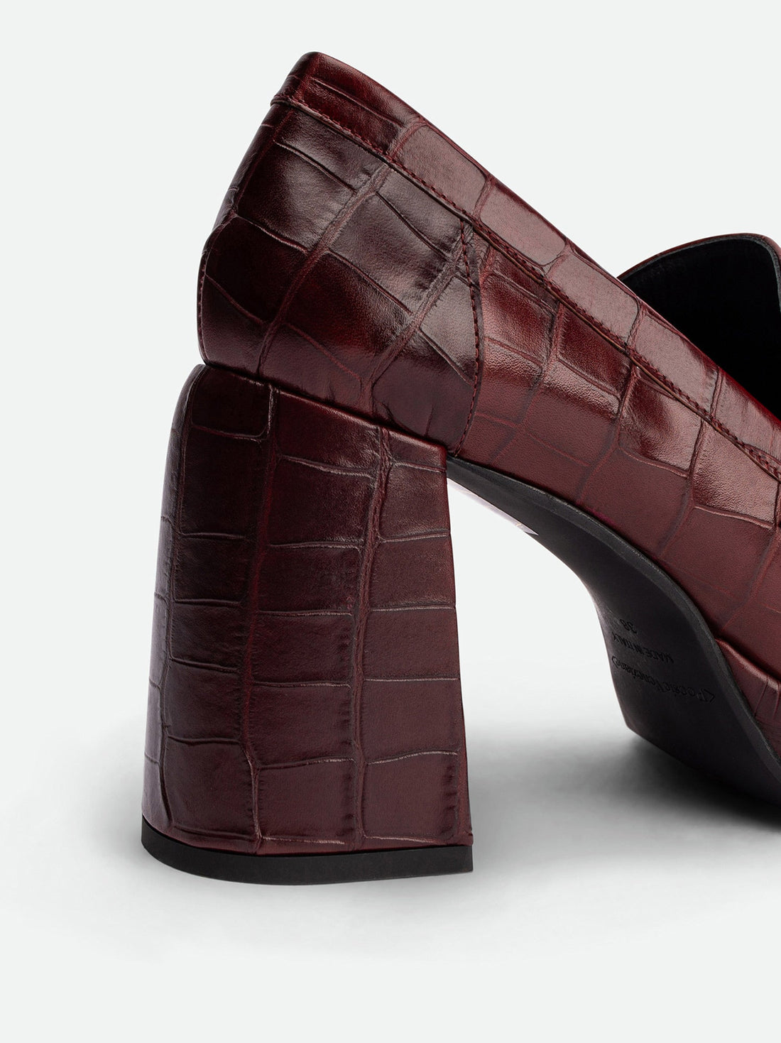 Zery Brick Red Croco Print Leather Heel Loafers – Heel Close-up View – POEVE Collection