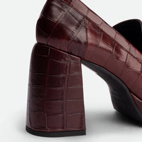 Zery Brick Red Croco Print Leather Heel Loafers – Heel Close-up View – POEVE Collection