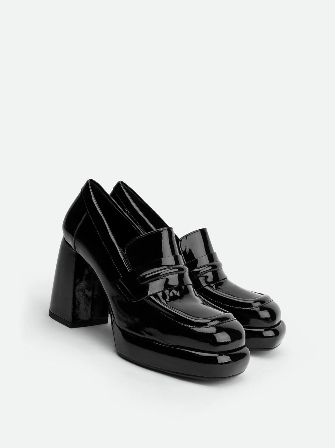 Zery Black Patent Leather Heel Loafers – Angled Side View – POEVE Collection