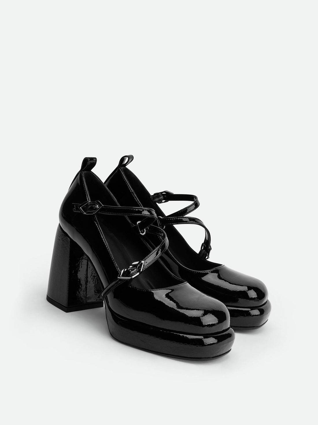 Denky Black Patent Leather Pumps – Angled Side View – POEVE Collection