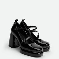 Denky Black Patent Leather Pumps – Angled Side View – POEVE Collection
