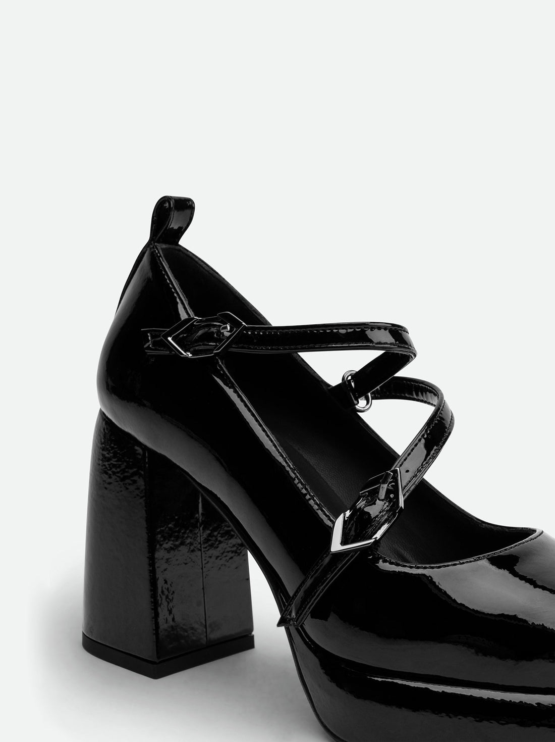 Denky Black Patent Leather Pumps – Side Close-up View – POEVE Collection