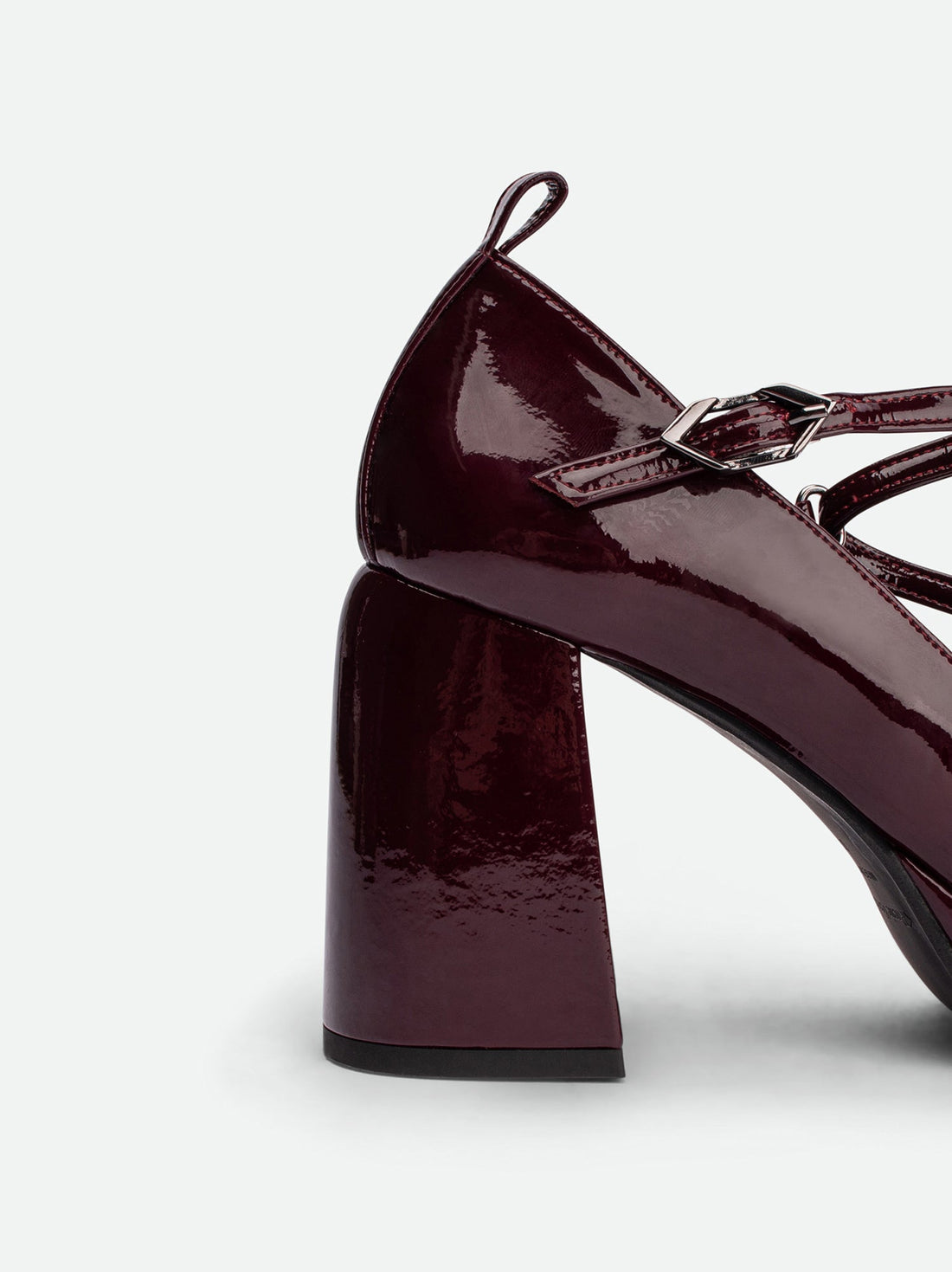 Denky Bordeaux Patent Leather Pumps – Heel Close-up View – POEVE Collection