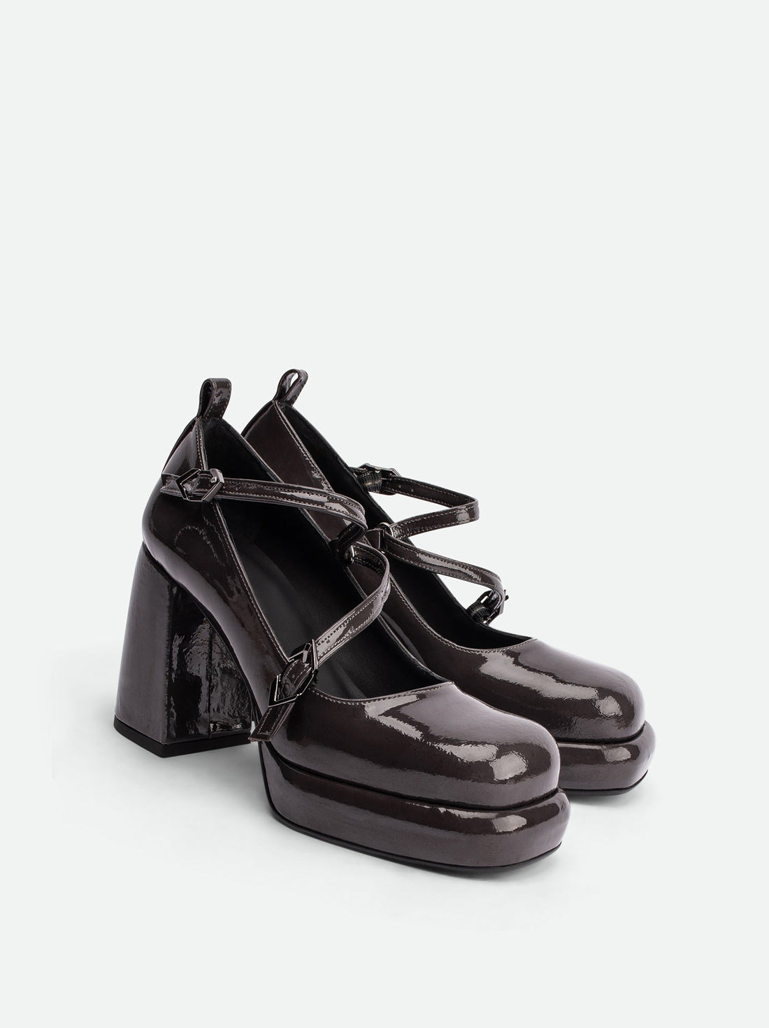 Denky Grey Patent Leather Pumps – Angled Side View – POEVE Collection