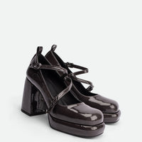 Denky Grey Patent Leather Pumps – Angled Side View – POEVE Collection