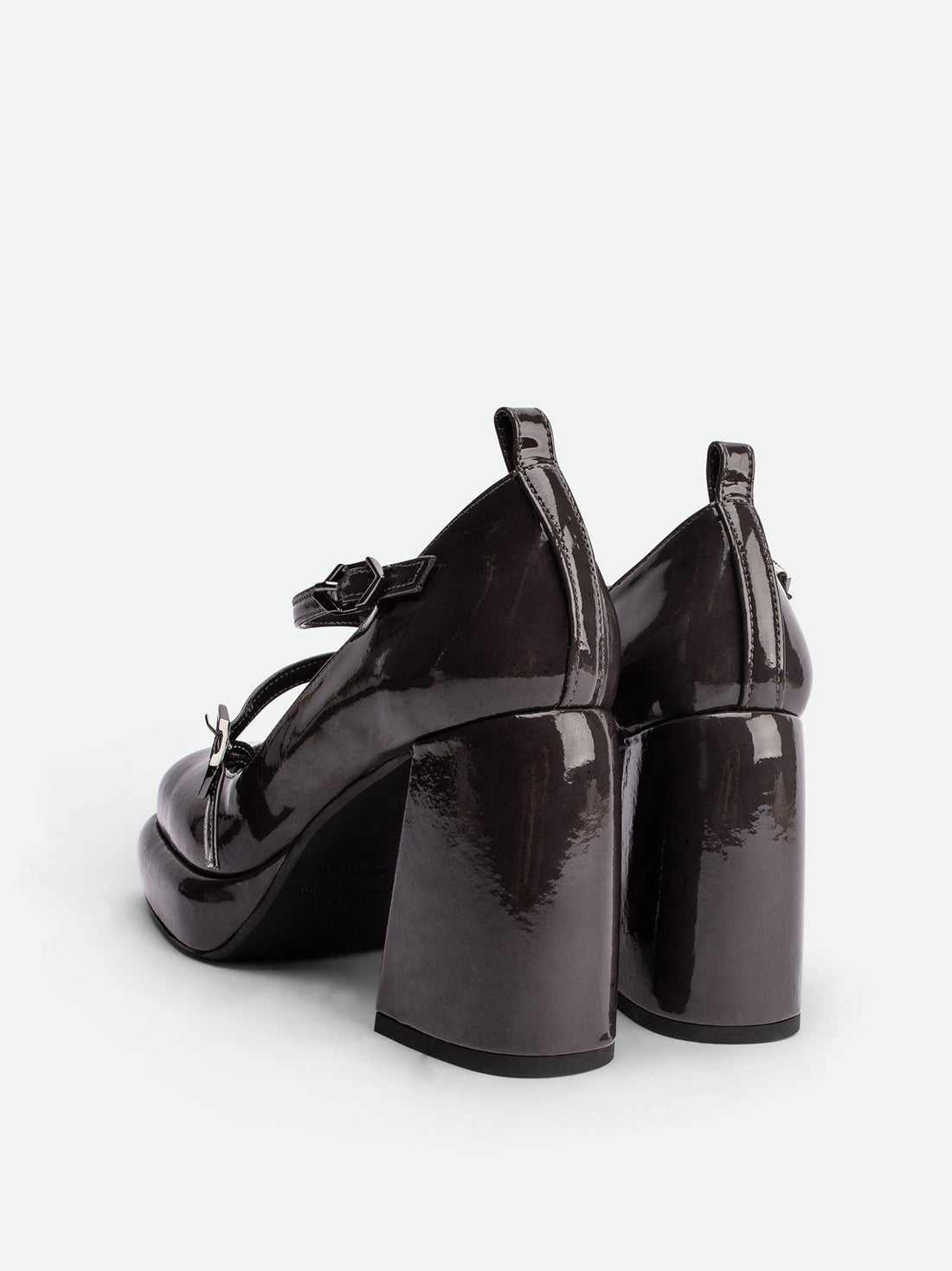 Denky Grey Patent Leather Pumps – Back View – POEVE Collection