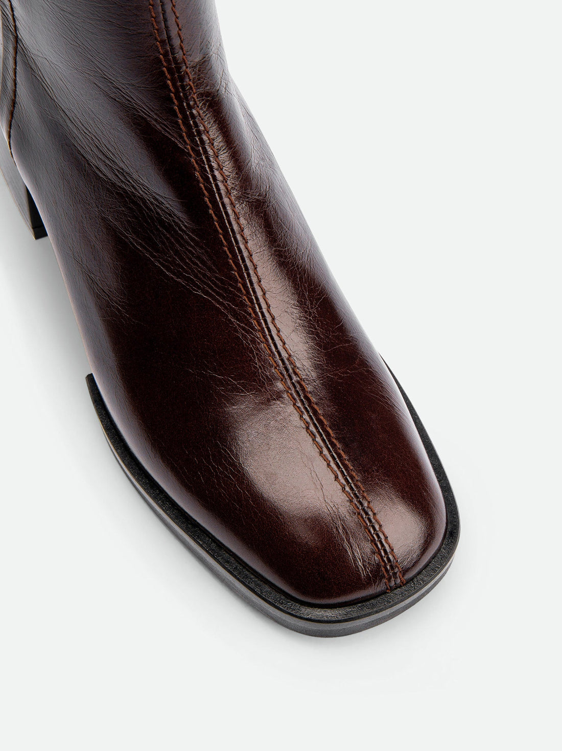 Tangy Dark Brown Crinkled High-Gloss Leather Ankle Boots – Toe Close-Up View – POEVE Collection