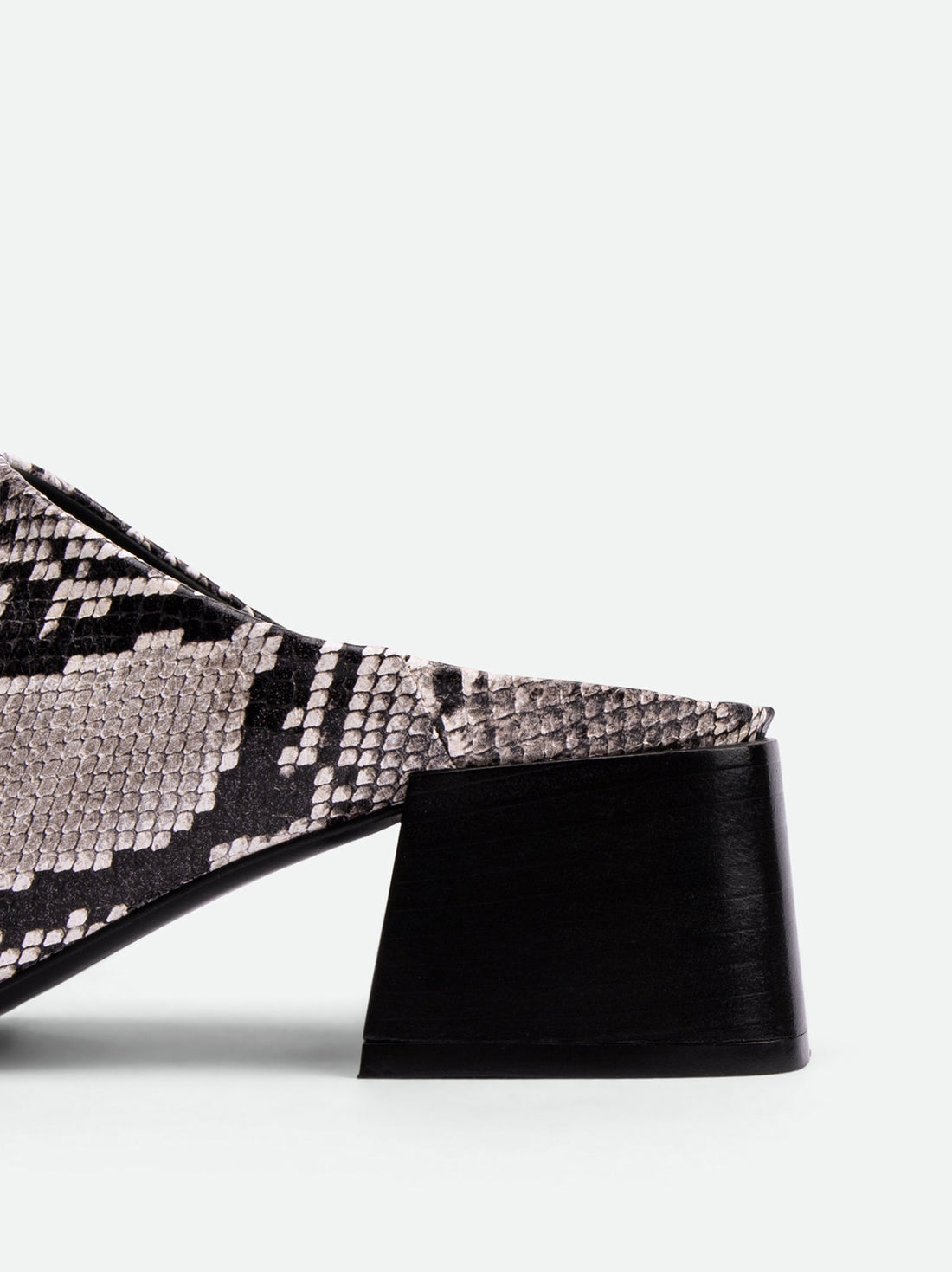 Robin Snake-embossed Leather Heel Mules - Heel Close-up View - POEVE Collection
