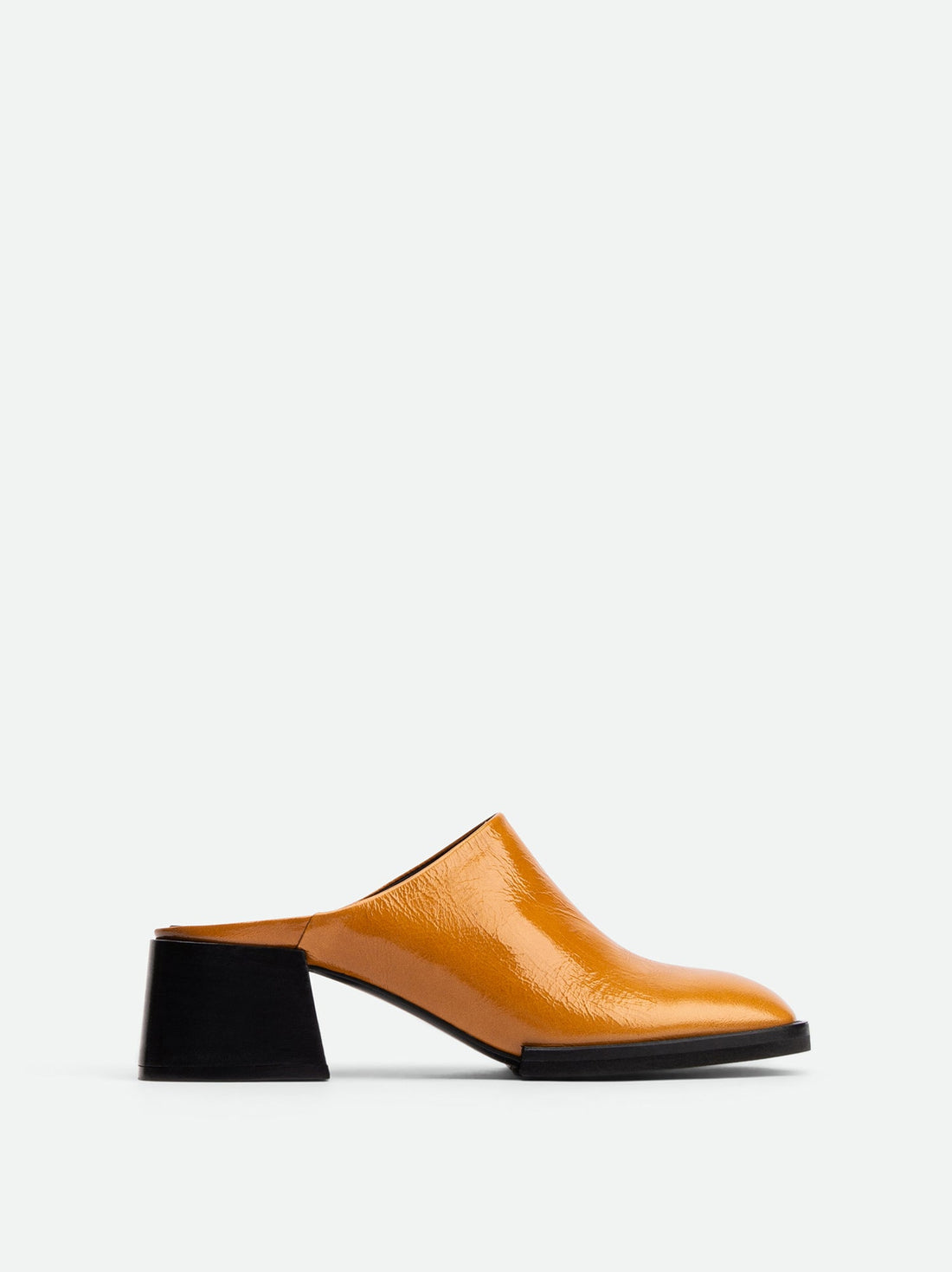 Robin Caramel Crinkled Patent Leather Heel Mules - Side View - POEVE Collection