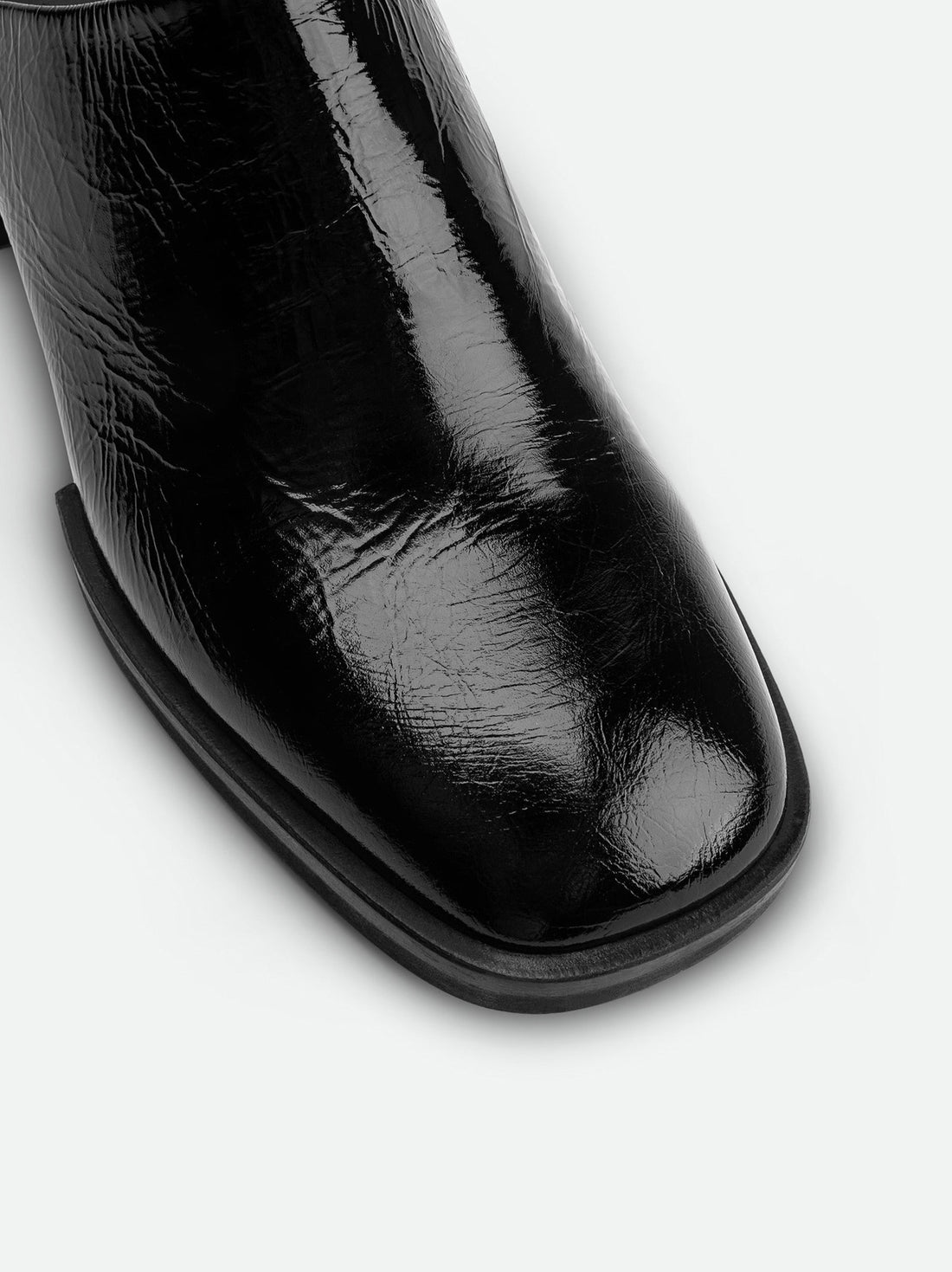 Robin Black Crinkled Patent Leather Heel Mules - Toe Close-up View - POEVE Collection